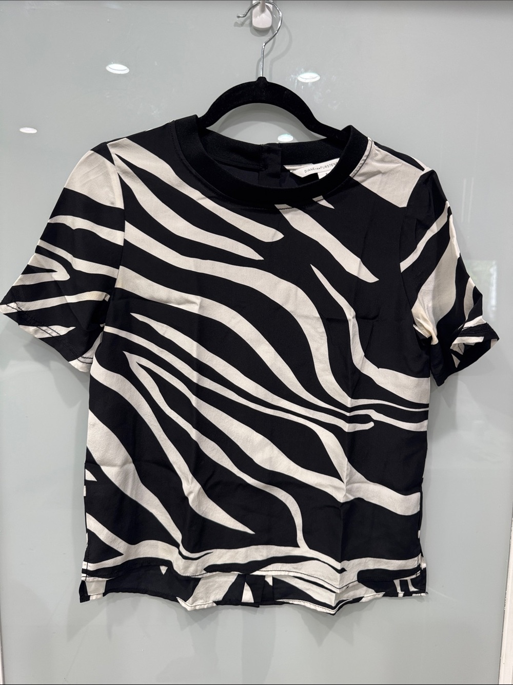 Diane Von Furstenberg DVF Dayle Silk Blouse Piette Wavy Stripe Button Back Top